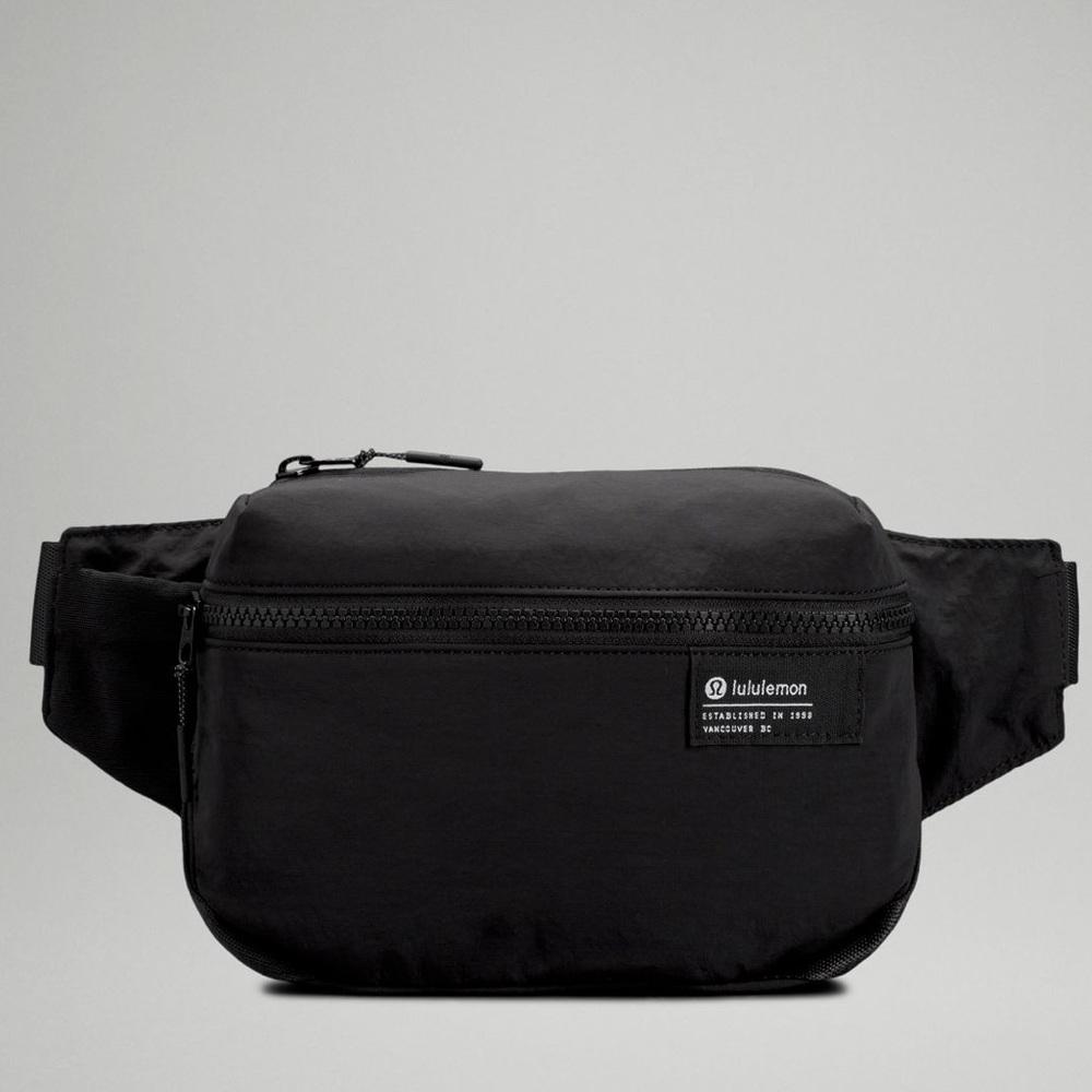Lululemon Clean Lines Belt Bag 2L - Black NWT